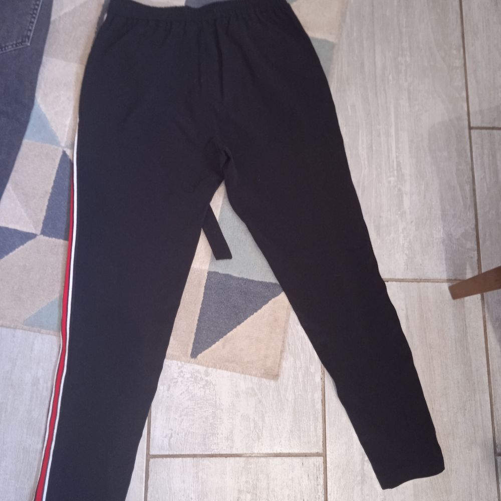 Pantalon noir liser&eacute; rouge taille elastique hauteur de jambe Vêtements