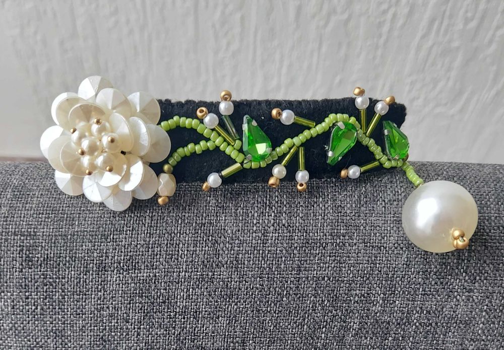 Broche &agrave; cheveux Bijoux et montres