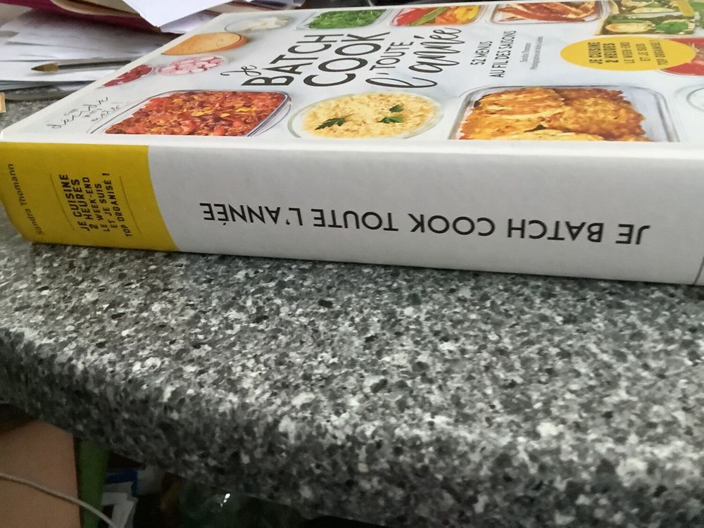 Livre de Batch Cooking 52 menus au fll des saisons. Larousse Cuisine