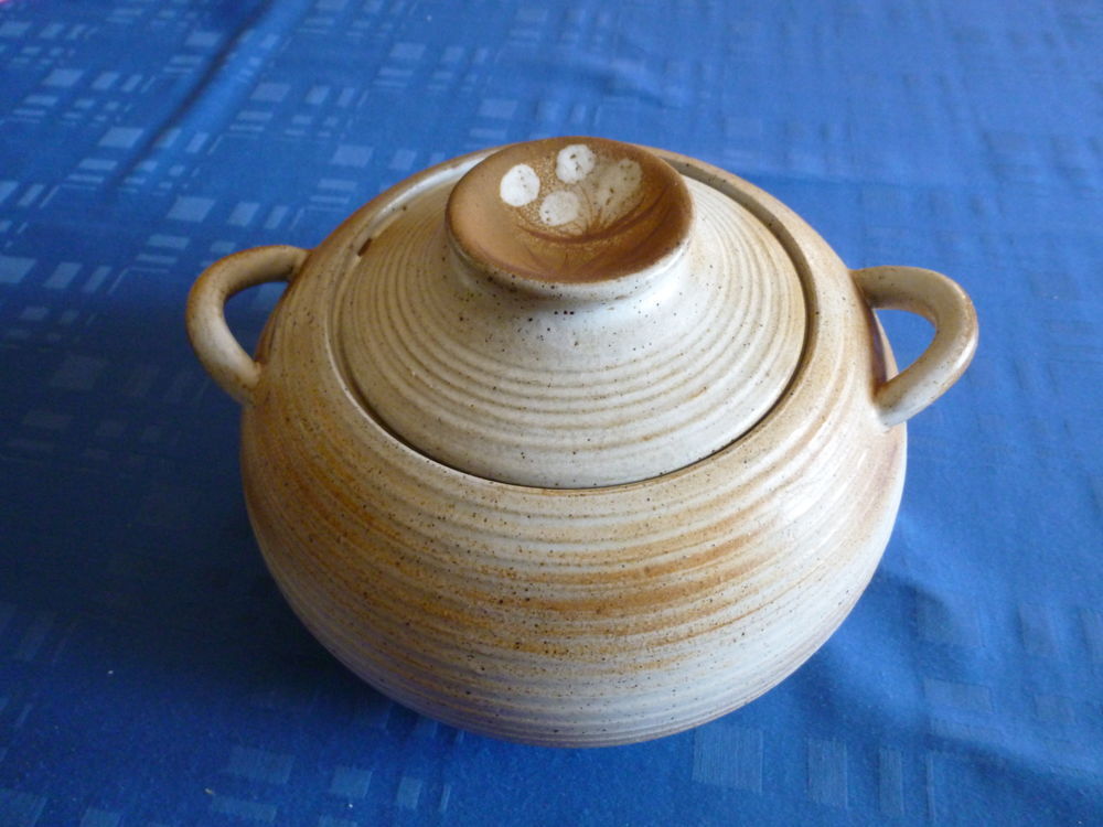 diverses poteries pour la cuisine ou la d&eacute;co. Cuisine