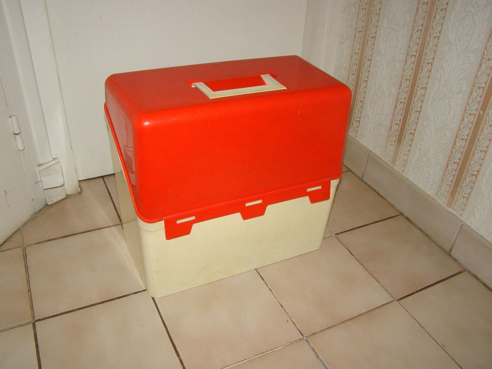 Valisette classeur / trieur de bureau vintage 
Décoration