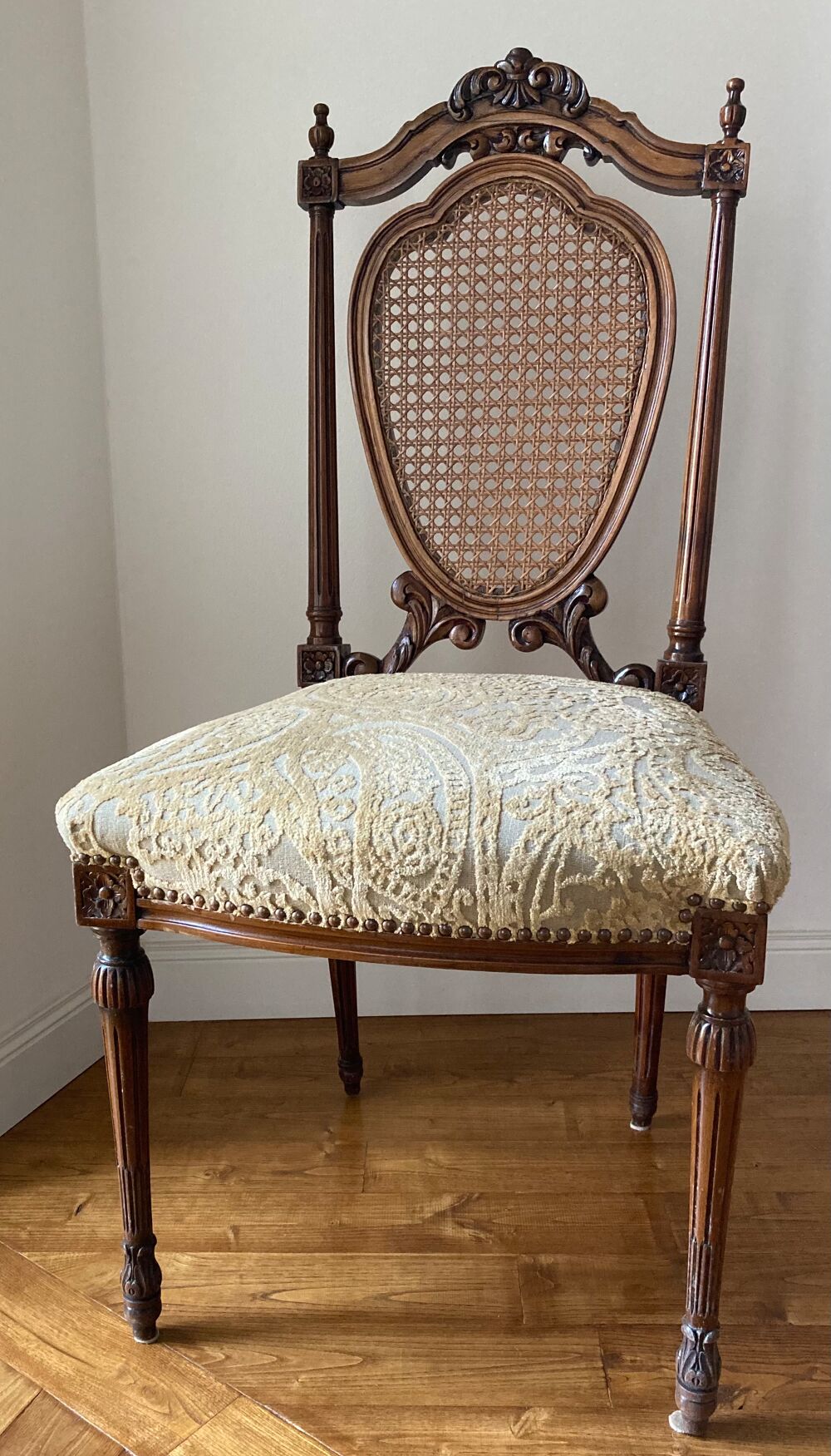 lot de 4 chaises anciennes en bois massif excellent &eacute;tat Meubles