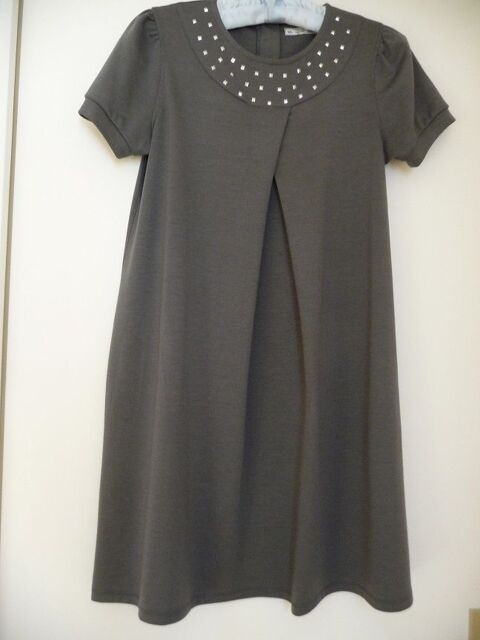 Robe grise encolure motifs argentés taille 36 20 Celles-sur-Belle (79)