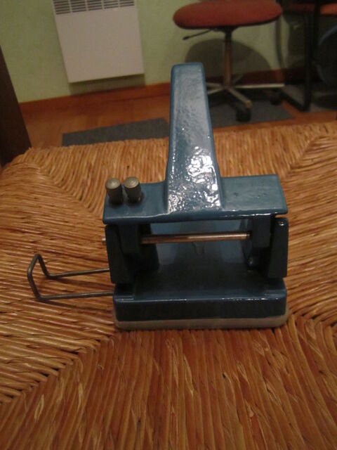 perforatrice 2 trous en fer vintage et autres 10 M�rignies (59)