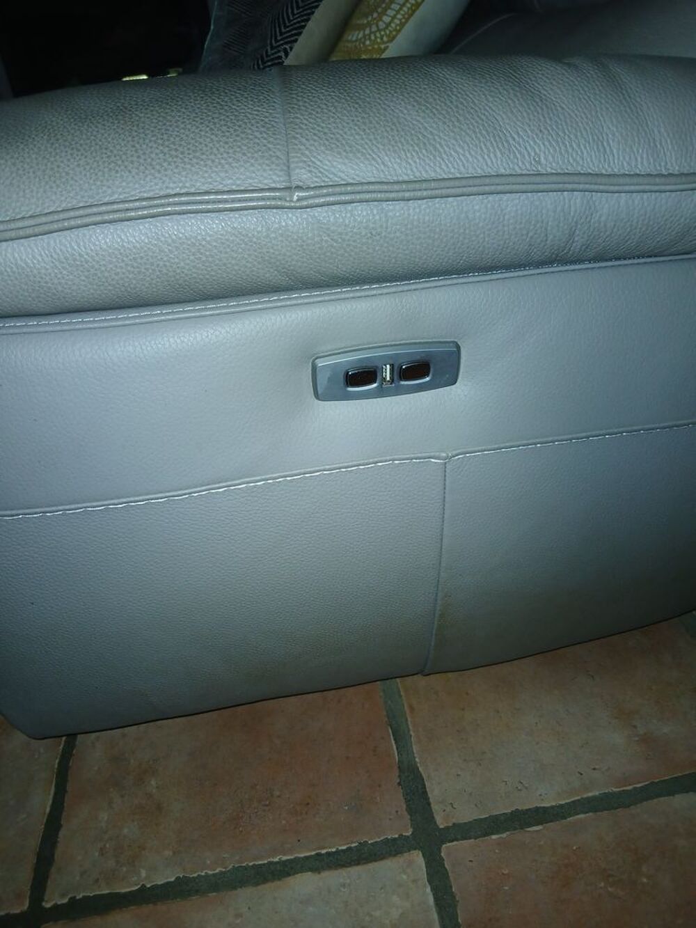 SALON CANAP&Eacute; CUIR ELECTRIQUE TAUPE GRIS+2 CABRIOLETS+2 POUFS Meubles