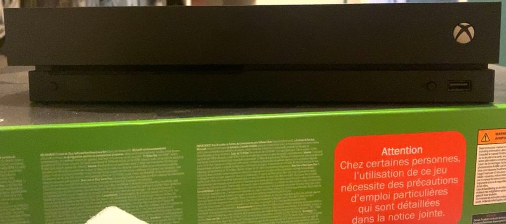 XBOX ONE X Consoles et jeux vidéos