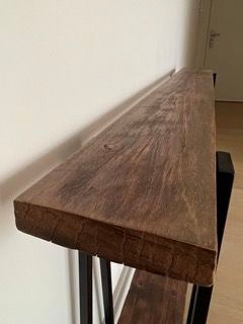 Console 2 &eacute;tag&egrave;res bois /m&eacute;tal noir
Meubles