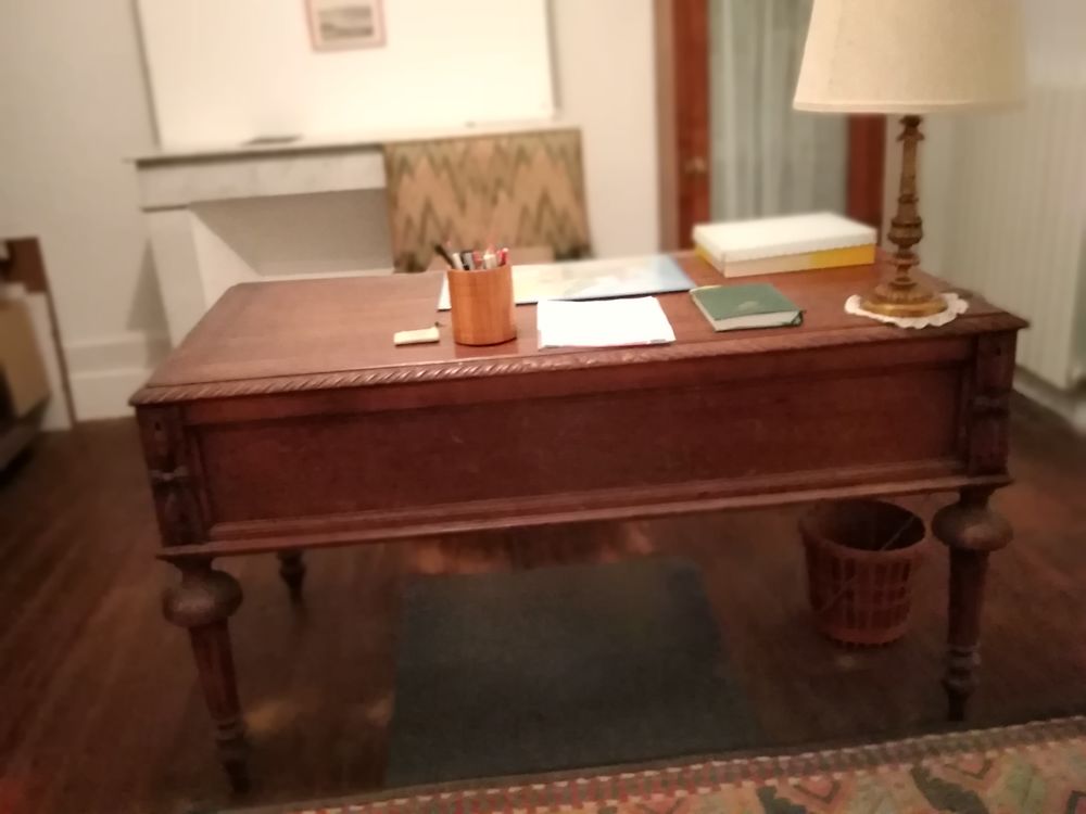 MEUBLES EN BOIS MASSIF D'UN BUREAU Meubles