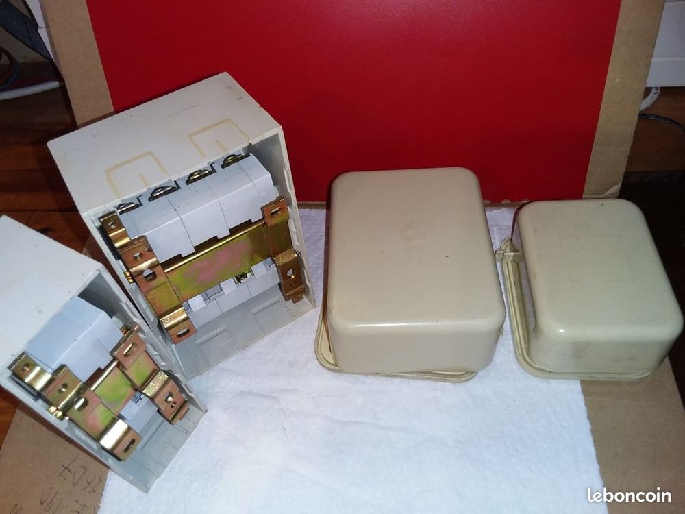 LOT de 2 COUPES CIRCUITS + 2 B de D&eacute;rivation Bricolage
