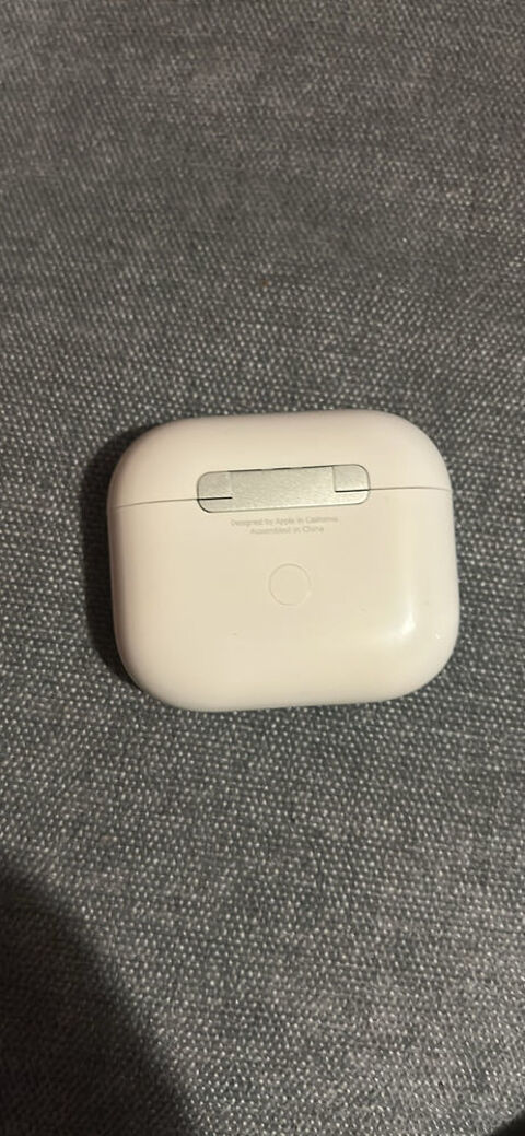 Apple AirPods (3ᵉ g�n�ration) avec Bo�tier de Charge MagSafe �������������� 50 Saint-Julien-Puy-Lav�ze (63)