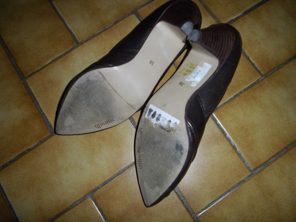 Escarpins MINELLI .
Chaussures