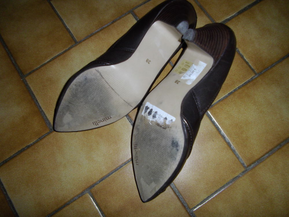 Escarpins MINELLI .
Chaussures