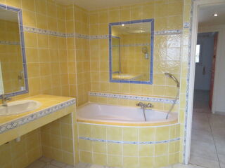  Appartement à louer 4 pièces 131 m²