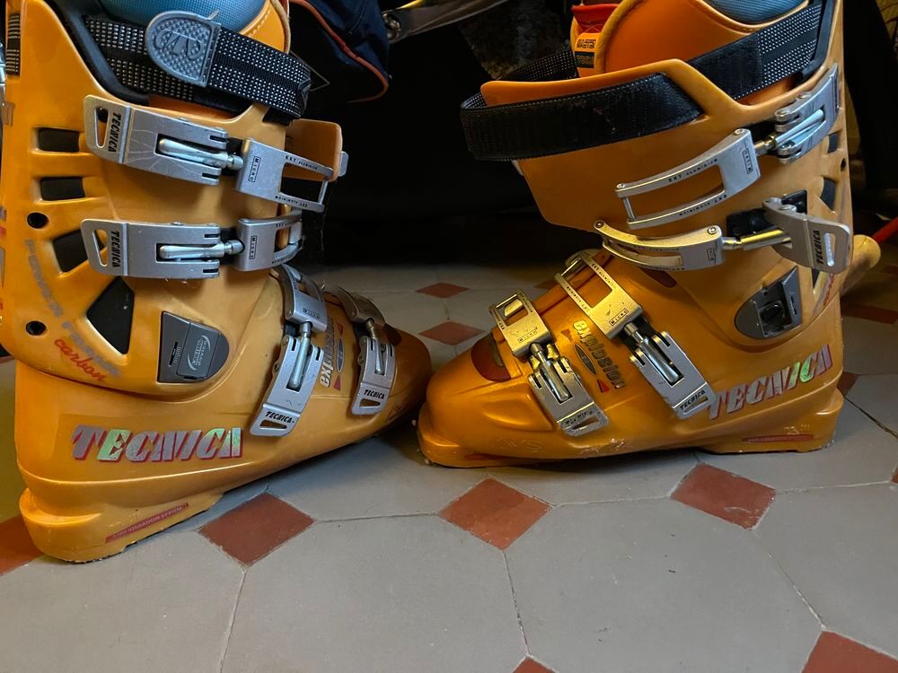 diff&eacute;rents mat&eacute;riaux de ski alpin, fond chaussures, Sports