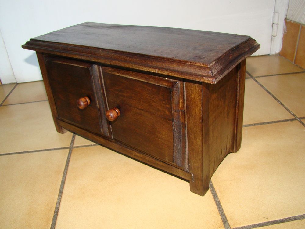 Petit buffet en bois de poup&eacute;e - vintage Jeux / jouets