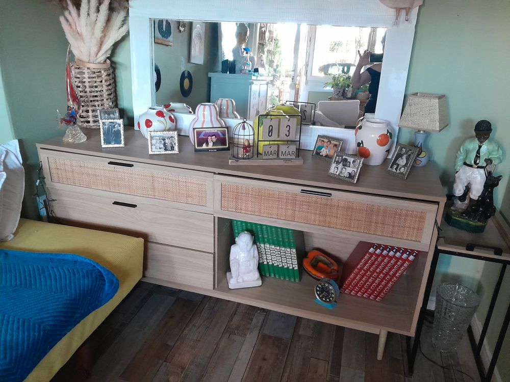Buffet bas bon etat en bois clair Meubles