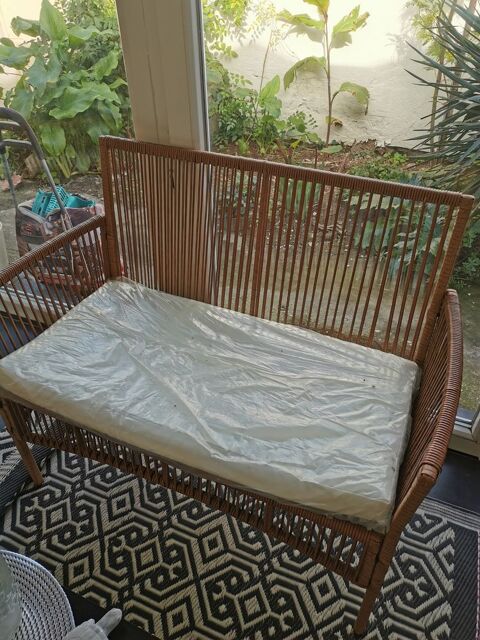 2Chaises et une banquette  120cmen faux rotin avec coussins 0 Ollioules (83)