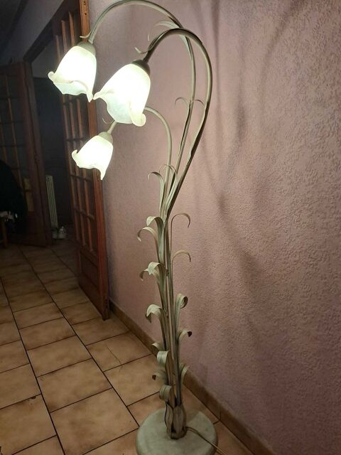 luminaire sur pied m�tallique avec 3 tulipes en verre 110 Sanary-sur-Mer (83)