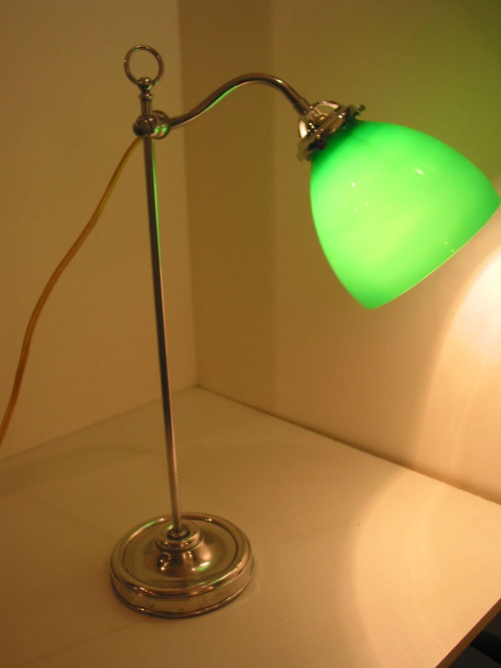 Tr&egrave;s belle lampe d'horlogeSaisissez le titre de votre objet. Décoration
