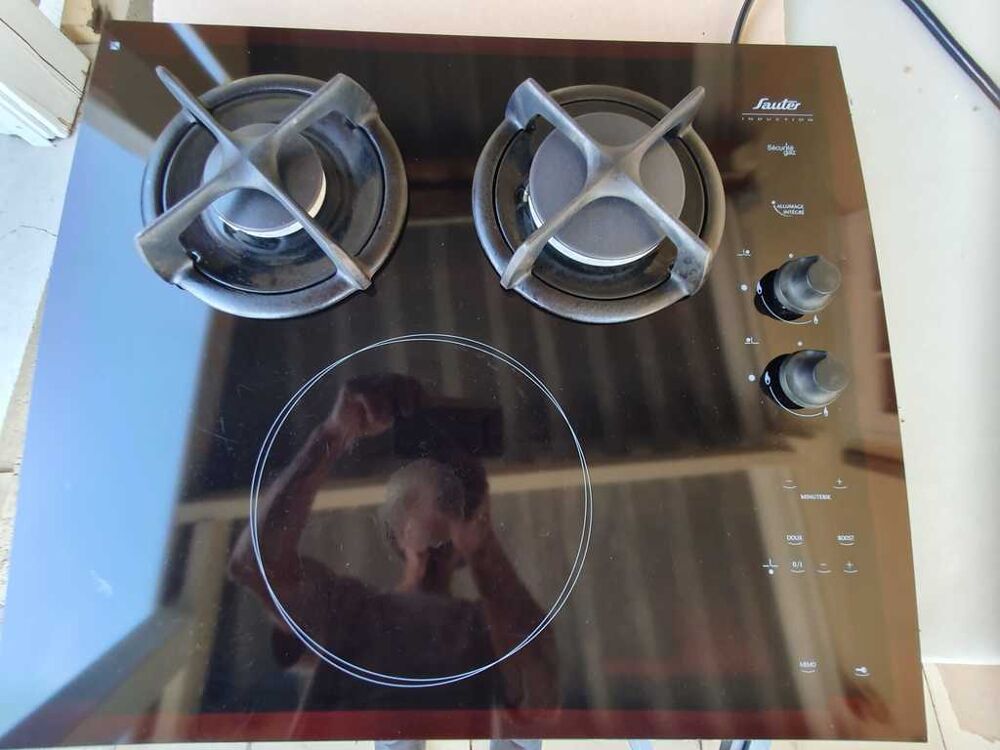 Plaque de cuisson mixte Sauter gaz et &eacute;lectrique Electroménager