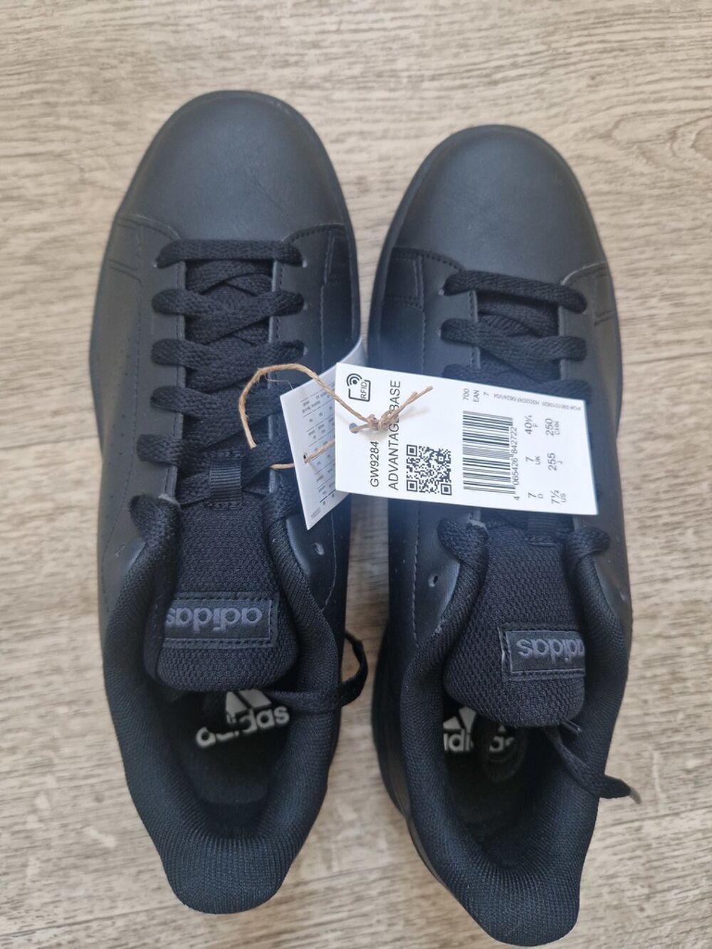Baskets Adidas noires neuves Chaussures