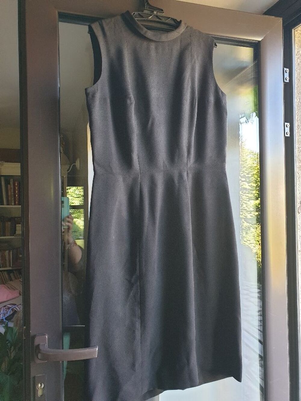 Robe noire, sans manche, l&eacute;g&egrave;re, chic, vintage Vtements