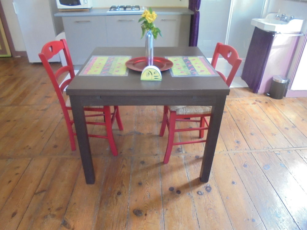 table carr&eacute;e avec rallonges Meubles