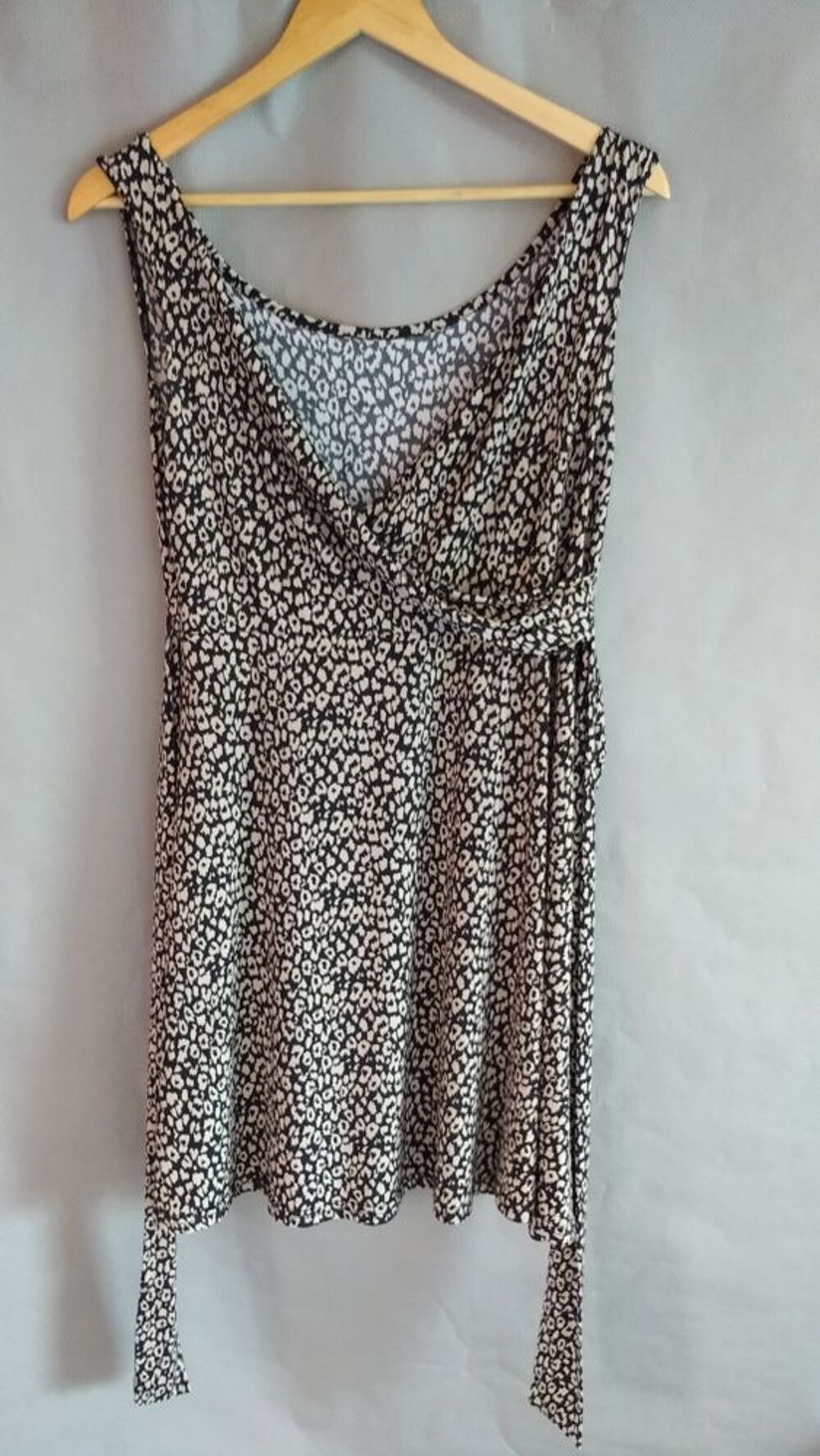 robe imprim&eacute;e . taille M . agr&eacute;able &agrave; porter, ne se repasse pas Vêtements