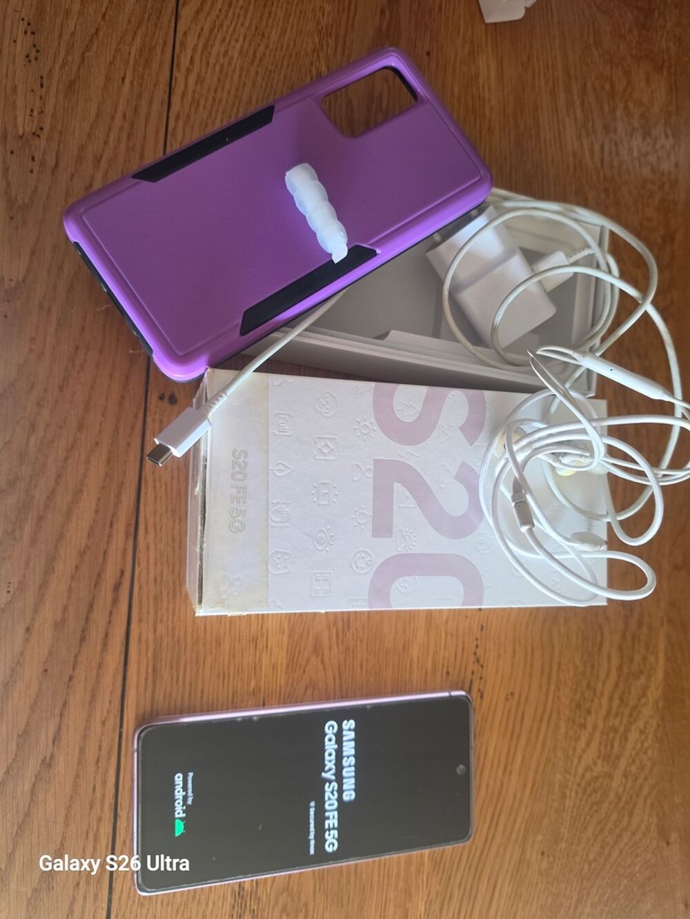 Samsung Galaxy S20 FE 5G avec accessoires Téléphones et tablettes
