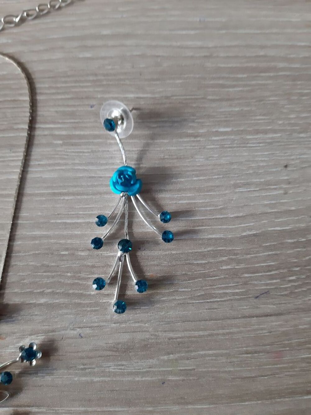 parure collier et boucles d'oreilles Bijoux et montres