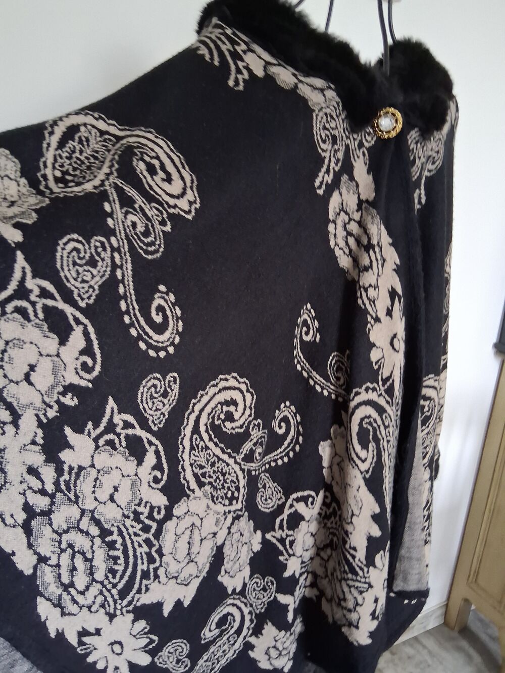 Tr&egrave;s jolie cape Vêtements