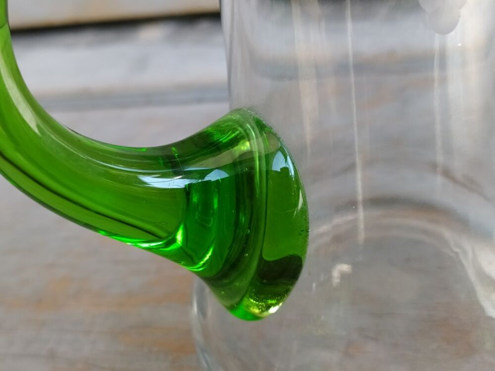 Petit Pichet &agrave; Vin 1/4L en Verre Cisel&eacute; D&eacute;cor Raisin 
Décoration