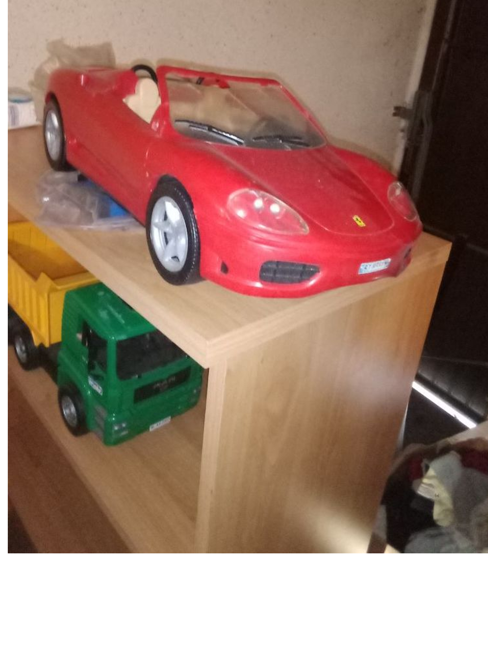 GRANDE FERRARI ROUGE EN PLASTIQUE Jeux / jouets