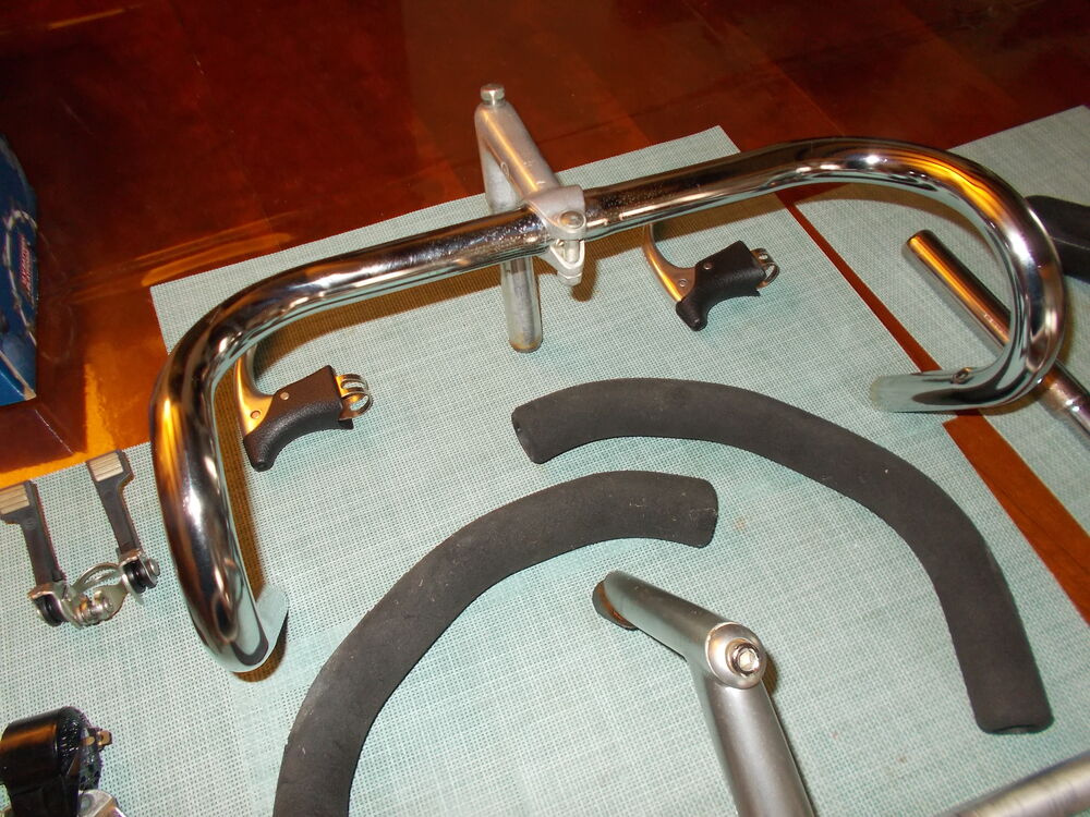 roue de 700 c 1975 et autre pi&egrave;ces detacher divers Vélos