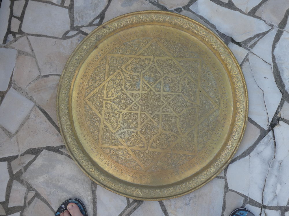 Table Marocaine des ann&eacute;es 30 avec plateau laiton Meubles