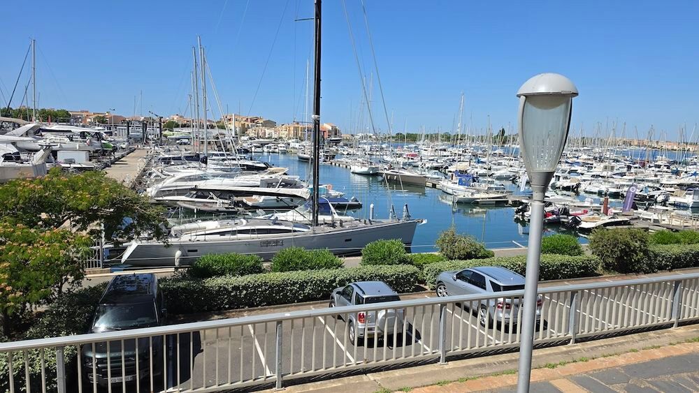 Vente Appartement LE CAP D'AGDE: Studio rénové avec cellier  face port terrasse, meublé /PISCINE Le cap d agde