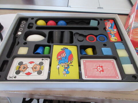 Jeu de magie . 4 Montauroux (83)