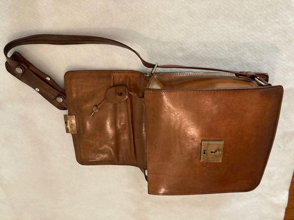 Sac de loisirs en cuir Homme. Maroquinerie