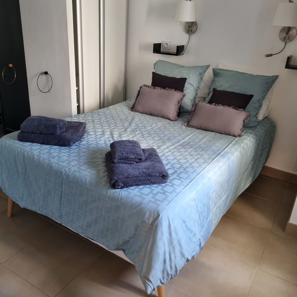 Matelas ressorts ensach&eacute;s confort luxe ferme 140 x 200 815€ Meubles