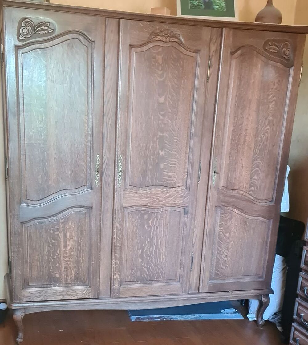 Belle armoire en ch&ecirc;ne massif Meubles