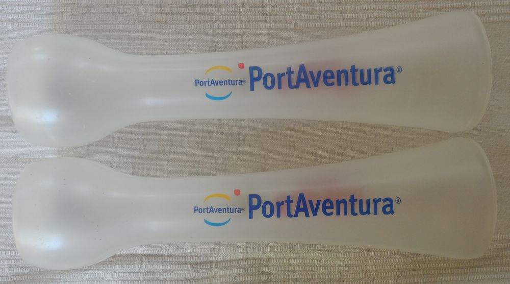 2 grands gobelets Cerveza Port Aventura en plastique H 30,5 Cuisine