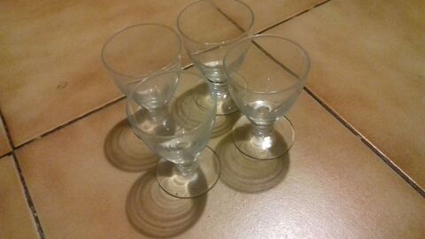 Lot de 4 verres � pieds
5 Sept�mes-les-Vallons (13)
