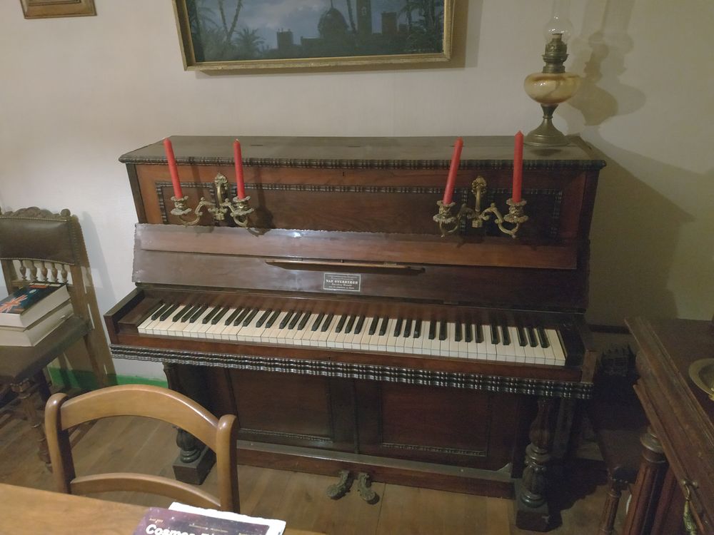 Donne piano droit baroque Instruments de musique