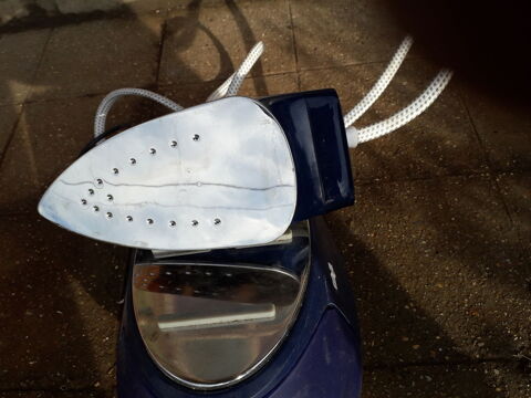  Fer �lectrique � vapeur pour le repassage des textiles. 10 Wicres (59)