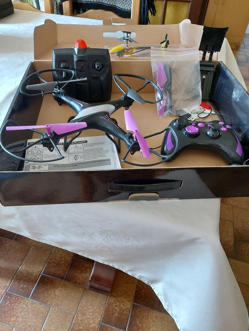 3 drones t&eacute;l&eacute;command&eacute;s Jeux / jouets