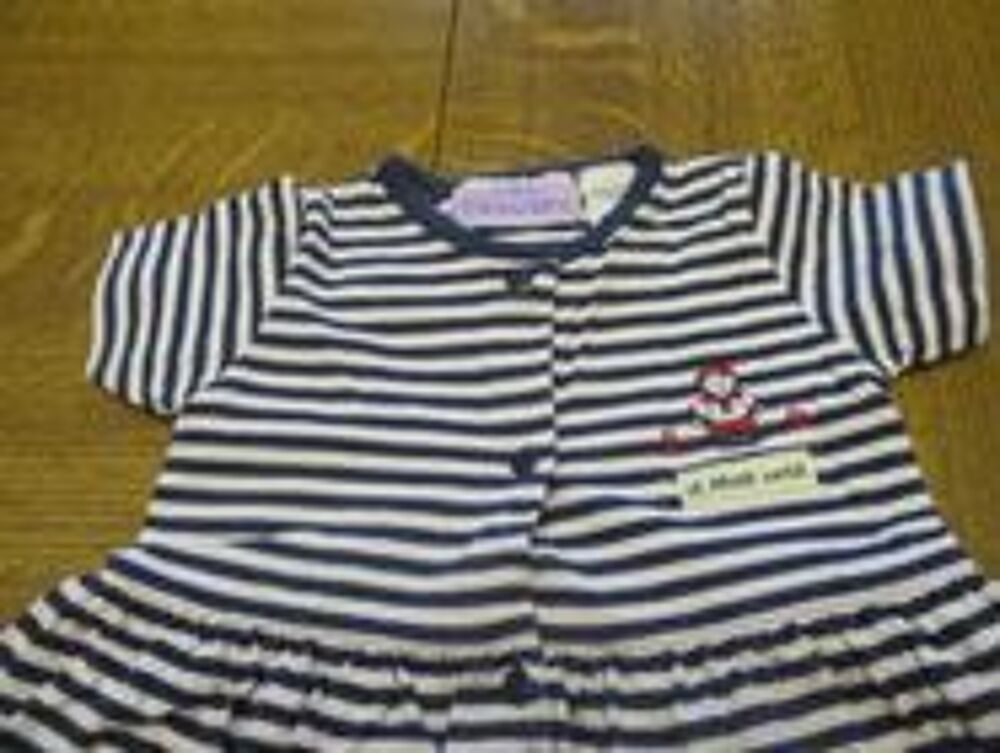 Robe raye marine boutonn&eacute;e et avec petit motif en haut a dr Vêtements enfants