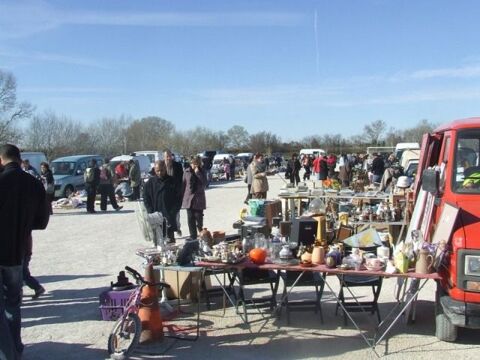 BOURSE MOTO / AUTO & VIDE-GRENIER 
0 Monteux (84)
