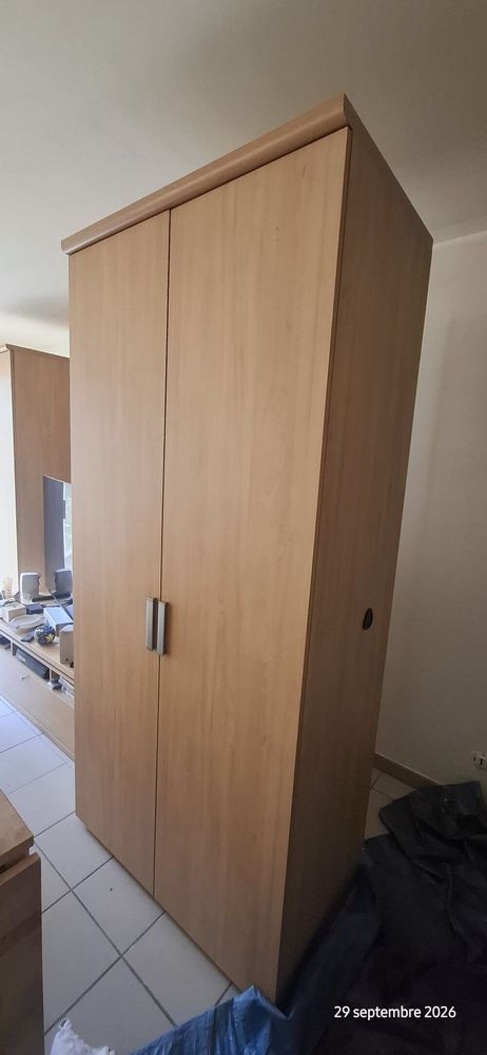 Armoire penderie tr&egrave;s bon &eacute;tat. Meubles