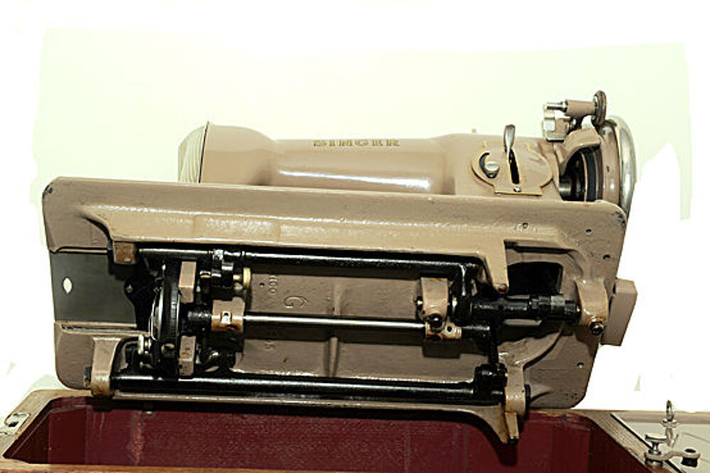 Vielle machine &agrave; coudre Singer de fin 1955. Qui fonctionne. 