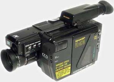 Camescope sharp VHS C VL-C73 à REPARER 30 Versailles (78)